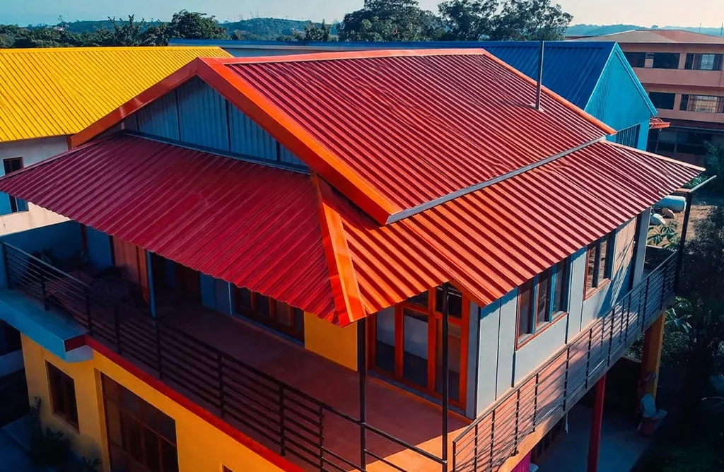Modern House with Color-coated Metal Roof for Summer Protection